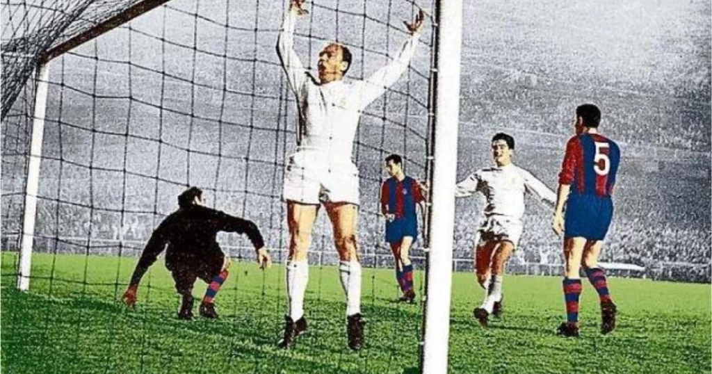 Alfredo Di Stefano celebrates after scoring twice against Barcelona (Image Credit: X/@Squawka)